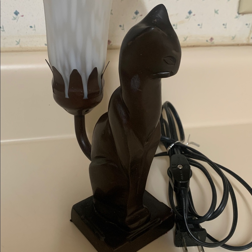 Vintage Metal Cat Lamp with Lily Flower Glass Shade -Complete and Working - Picture 4 of 7